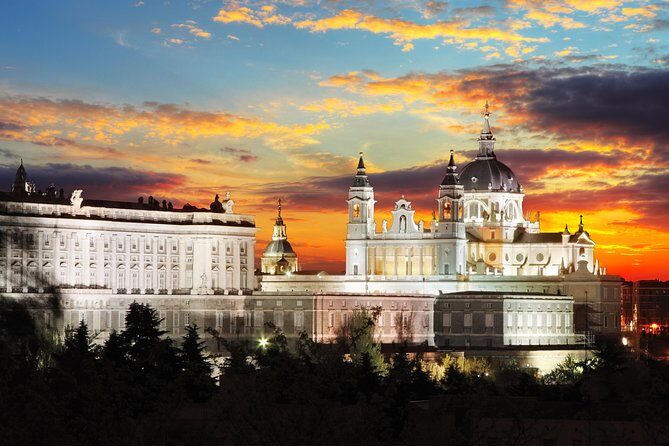 Madrid Private Night Walking Custom Tour with Tapa and a Drink - Why this Madrid night walk works so well