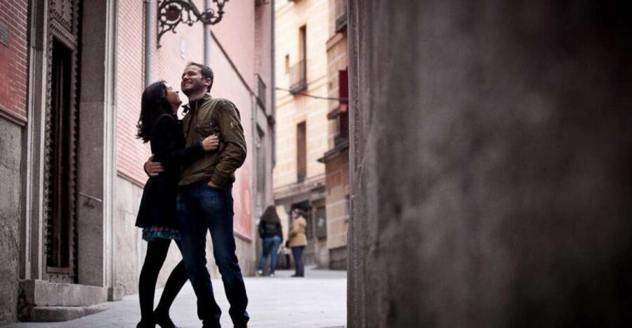Madrid: Private Photo Shoot and Professional Images - Choose Your Madrid Neighborhood: Prado, Letras, La Latina, Retiro