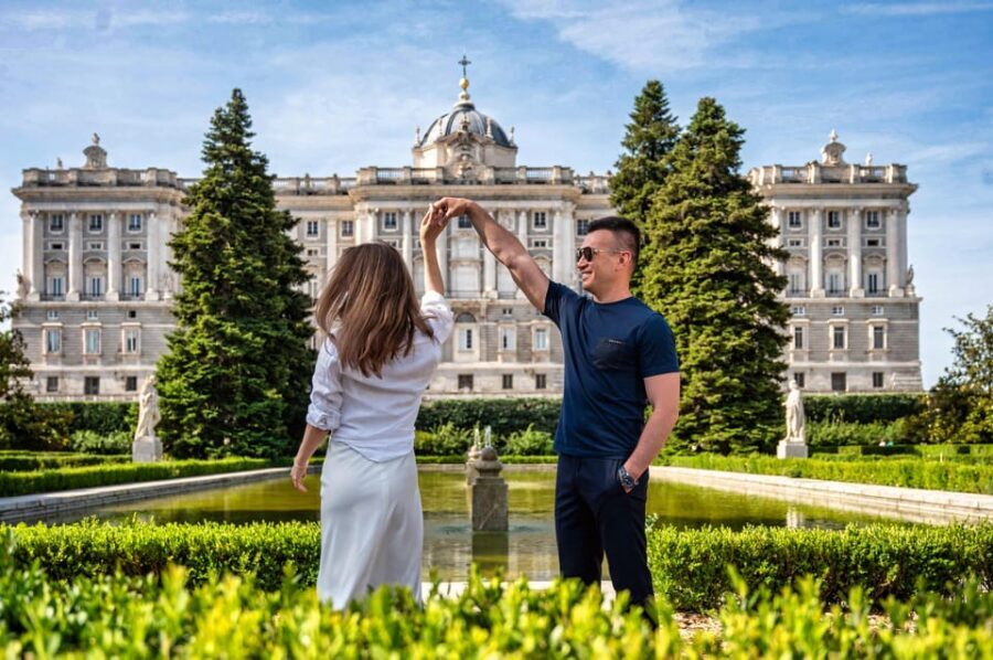 Madrid: Private Photoshoot with a Professional Photographer - The photographer’s job: direction, creativity, and keeping you relaxed