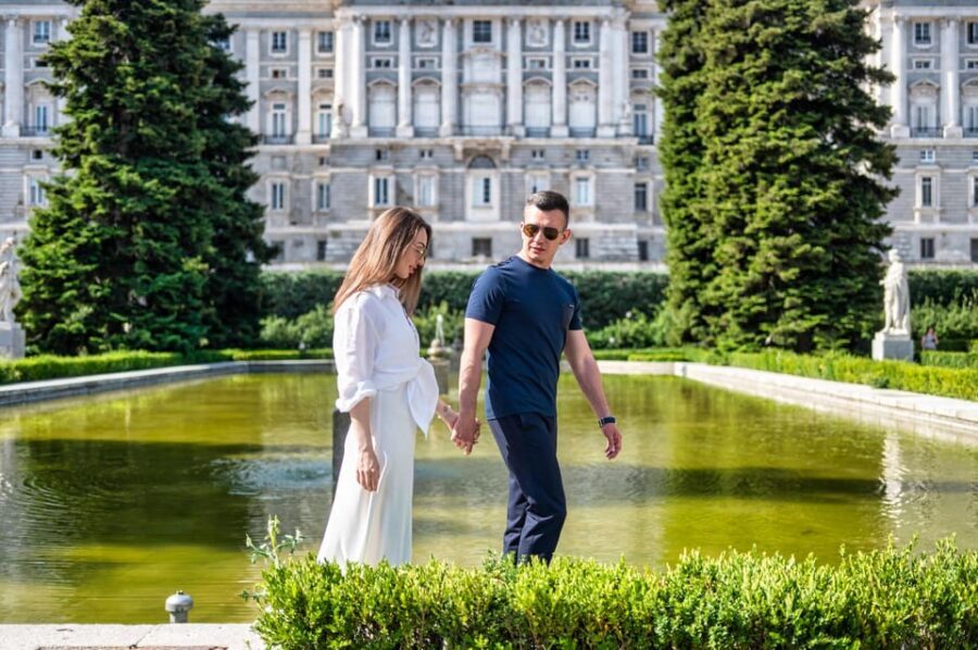 Madrid: Private Photoshoot with a Professional Photographer - Value check: is $235 for up to 4 a good deal?