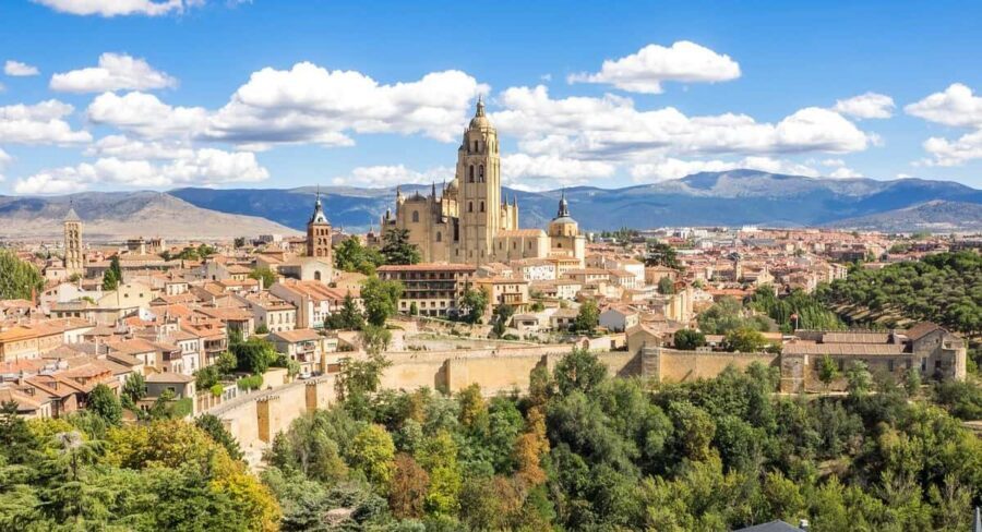 Madrid: Private Segovia Day Trip with Local Guide - Private pickup in Madrid’s Centro: the simple way to start