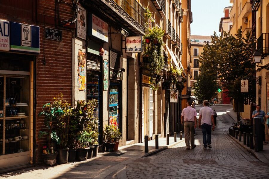 Madrid: Private Tour w/ Locals – Highlights and Hidden Gems - Why a 3-hour private Madrid highlights loop works