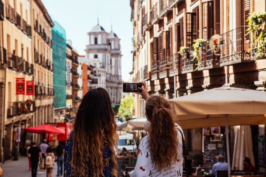 Madrid: Private Tour w/ Locals – Highlights and Hidden Gems - How the guide adds off-route value (plus Gaudí notes)