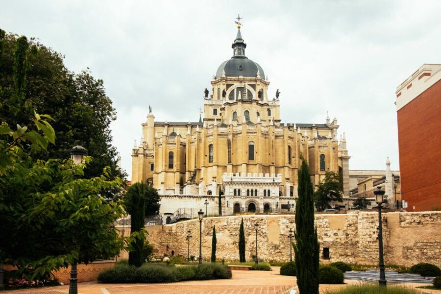 Madrid: Private Tour w/ Locals – Highlights and Hidden Gems - Price and value: what $120 buys you in 3 hours
