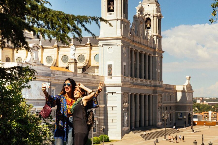 Madrid: Private Tour w/ Locals – Highlights and Hidden Gems - Royal Palace area: seeing the star without getting lost