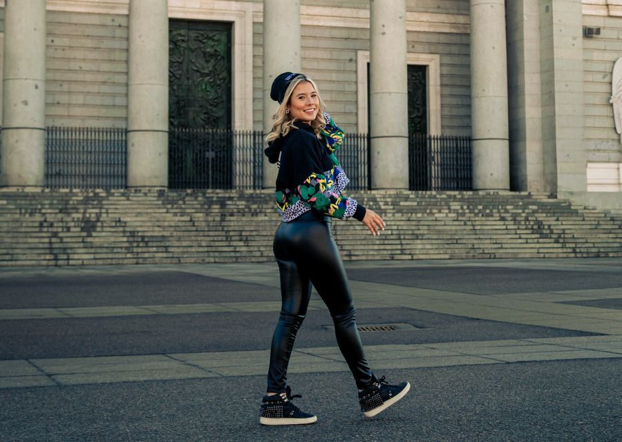 Madrid: Professional photoshoot at The Royal Palace - Who this Royal Palace photoshoot suits best
