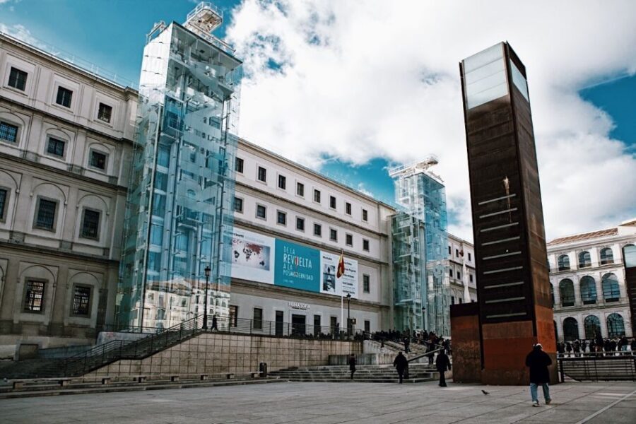 Madrid: Reina Sofia Museum Skip-the-Line Guided Museum Tour - Moving from cubism to surrealism: how the guide ties styles together