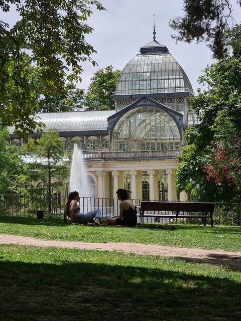 Madrid: Retiro Park Guided Tour with a Photographer - FAQ