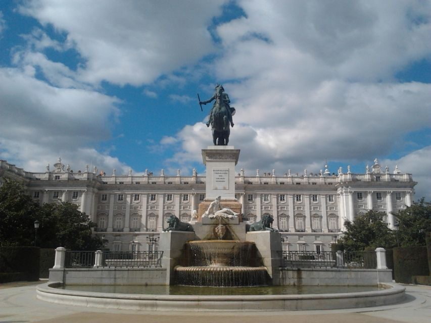 Madrid: Royal Palace and Almudena Cathedral Small-Group Tour - Crossing Plaza de la Armería: The Palace Appears Like a Movie Set
