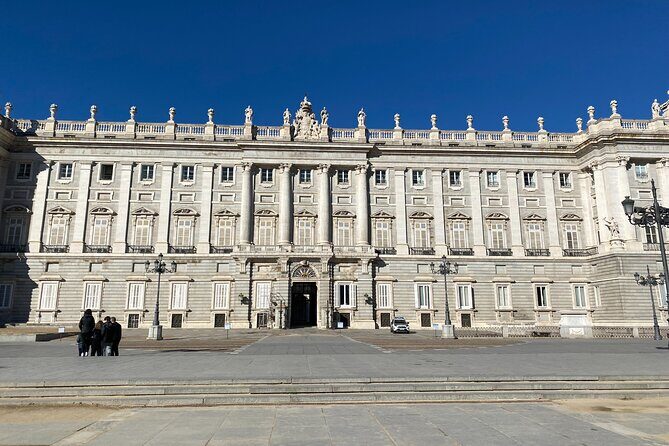 MADRID: Royal Palace and Prado Museum with transportation included - Your day at 11:30: start near Monument to Goya