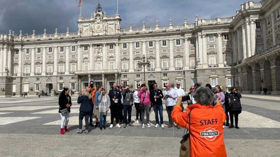 Madrid: Royal Palace Entry Ticket and Small Group Tour - Where the tour starts: Calle Mayor 43 and the pre-palace walk