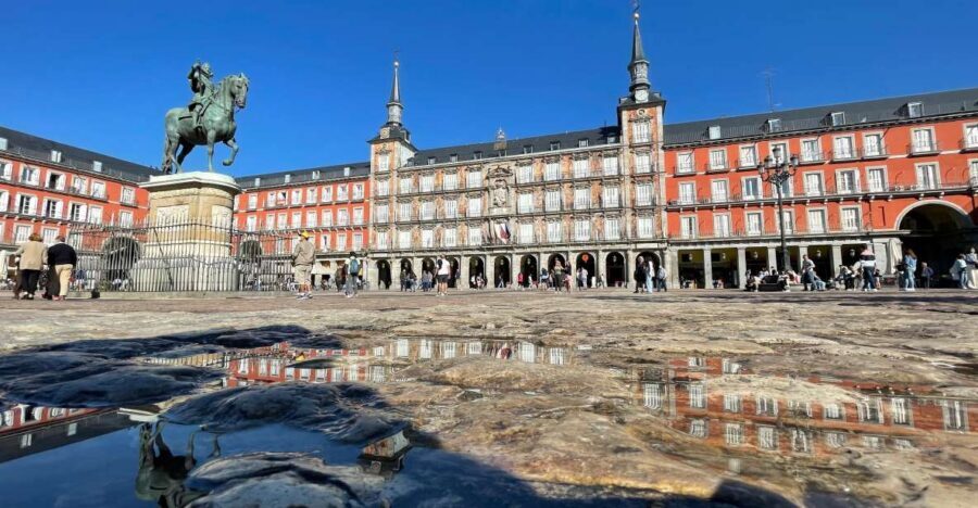 Madrid: Royal Palace Entry Ticket and Small Group Tour - Getting into the Royal Palace: skip the line, but expect palace-day variables