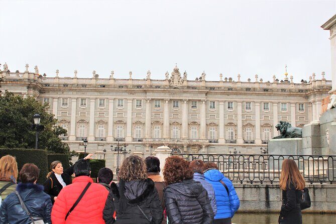 Madrid: Royal Palace Expert Guided Tour with Optional Tapas - How the guide affects your day (and how to maximize the benefit)