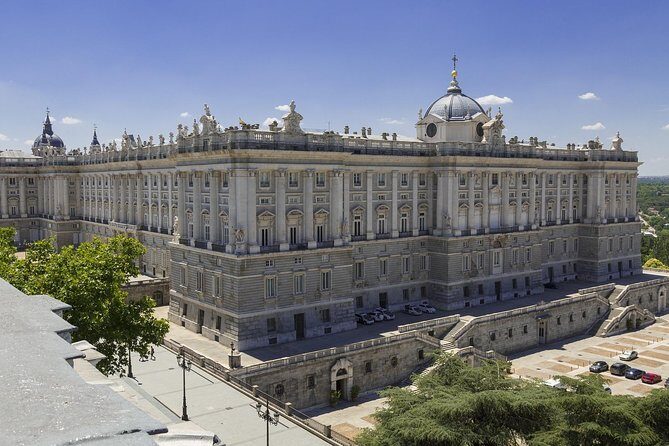 Madrid: Royal Palace Expert Guided Tour with Optional Tapas - Who this tour suits best (and who should reconsider)