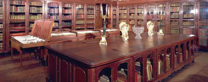 Madrid: Royal Palace Expert Guided Tour with Skip-the-Line - Inside the Royal Palace: Throne Room and Banquet Hall as Drama