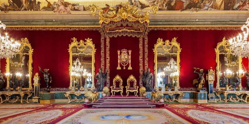 Madrid: Royal Palace Guided Tour Small Group or Private - The rooms that feel like the point: chapel, throne, and the Gasparini Room
