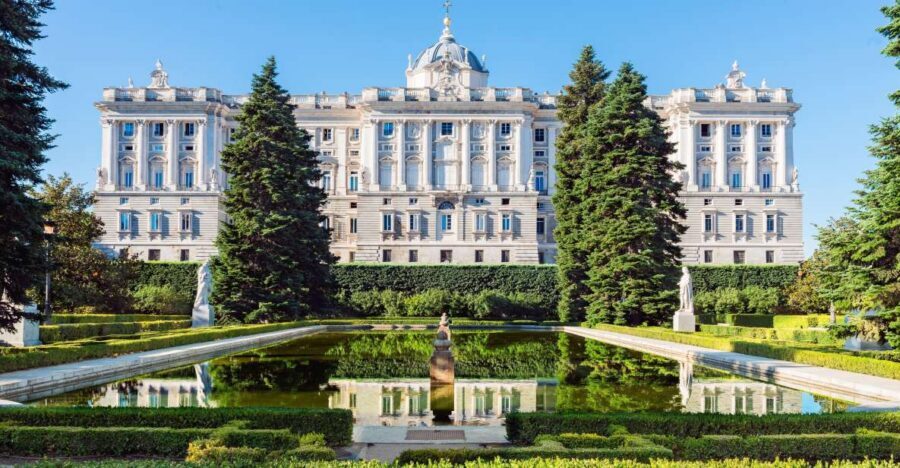 Madrid: Royal Palace Guided Tour with Entry Ticket - Your guided path into Madrid’s biggest palace rooms