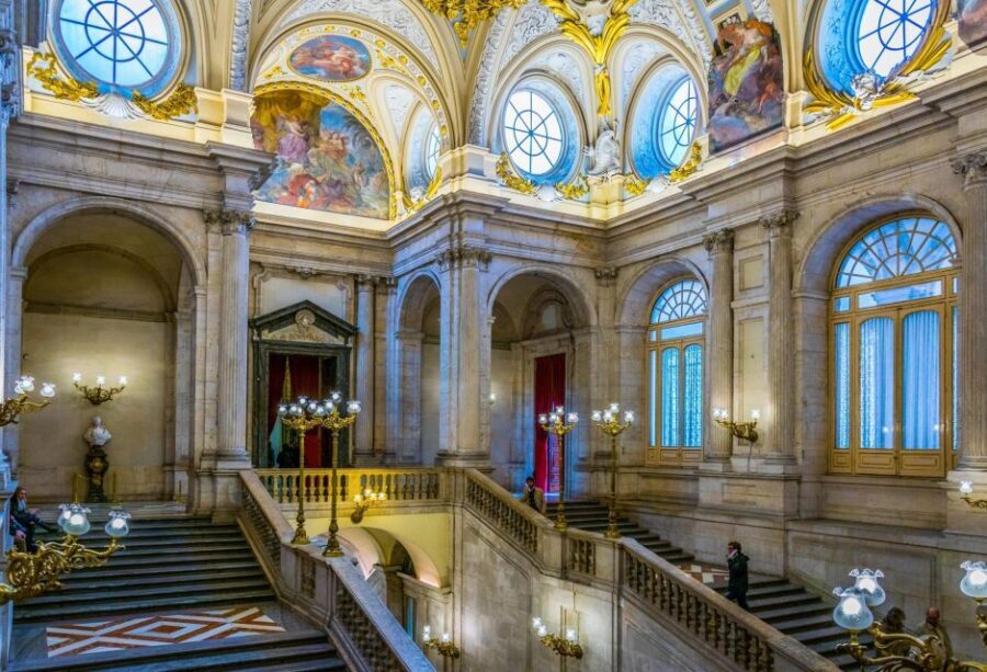 Madrid: Royal Palace Guided Tour with Entry Ticket - What the tour is really like in practice
