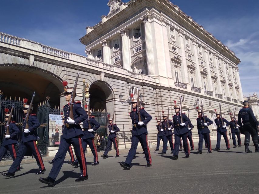Madrid Royal Palace & Prado Museum + hotel pick-up & tickets - Madrid in Four Hours: hotel pickup and a skip-the-line plan