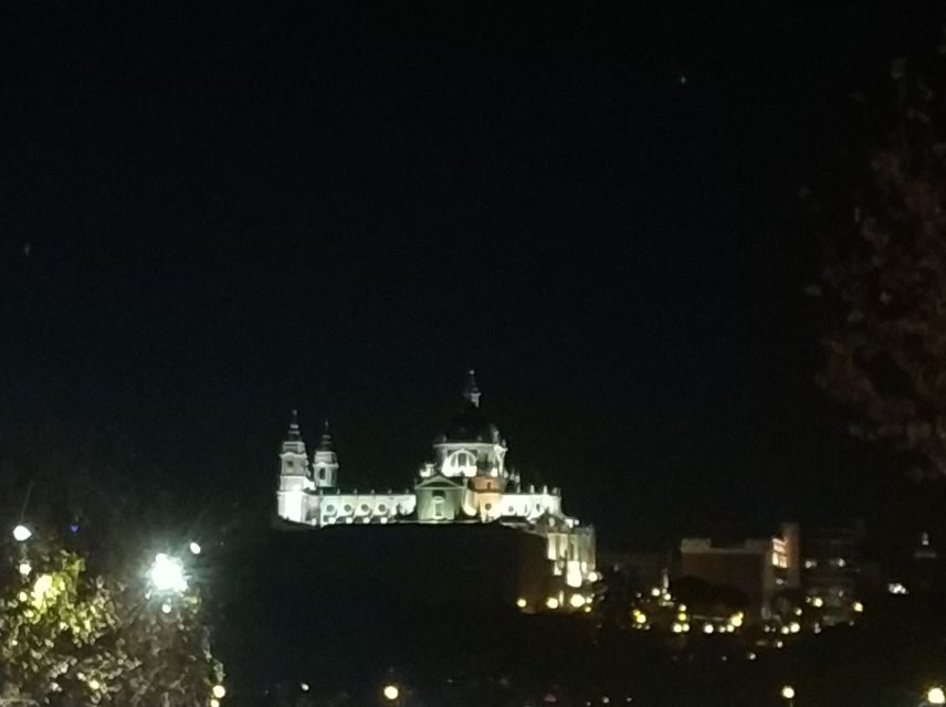 Madrid: Royal Palace & Prado Museum Private Tour - The smooth stroll and the Literary Quarter lunch break