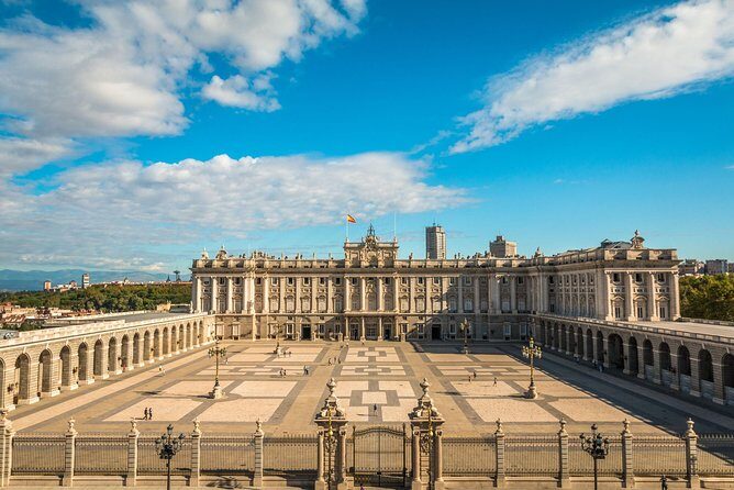 Madrid Royal Palace Private Tour with Skip-the-line Ticket - The big focus: architecture and history that makes the palace readable