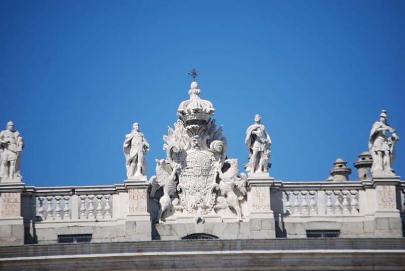 Madrid: Royal Palace Private Tour with Tickets - Finding the meeting point: Monument to Goya to start the easy way