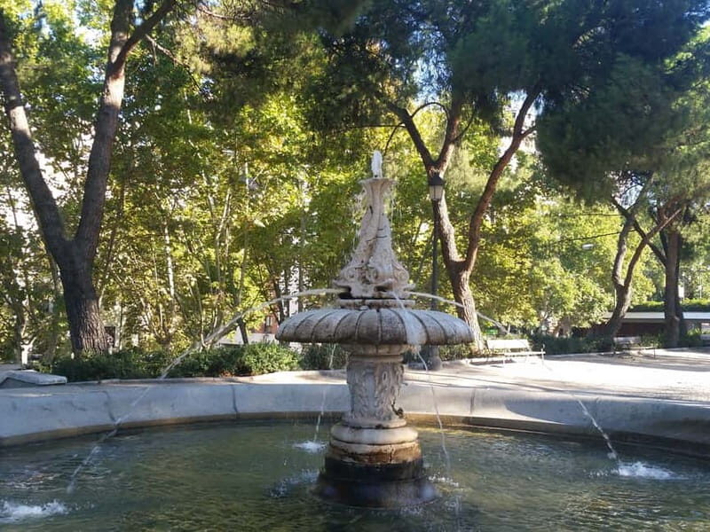 Madrid: Royal Palace Private Tour with Tickets - What you can bring (and what you should leave behind)