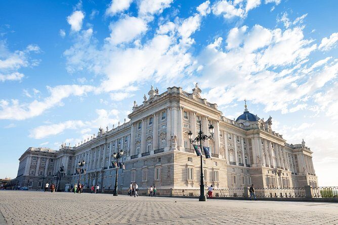 Madrid Royal Palace Professional Guided Tour with Skip the Line - Throne Room and the Hall of Columns: The Big-Moment Rooms