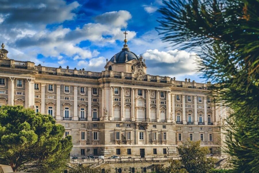 Madrid: Royal Palace Skip-the-line Guided Tour - Plaza de Oriente warm-up: the quick walk that sets the mood
