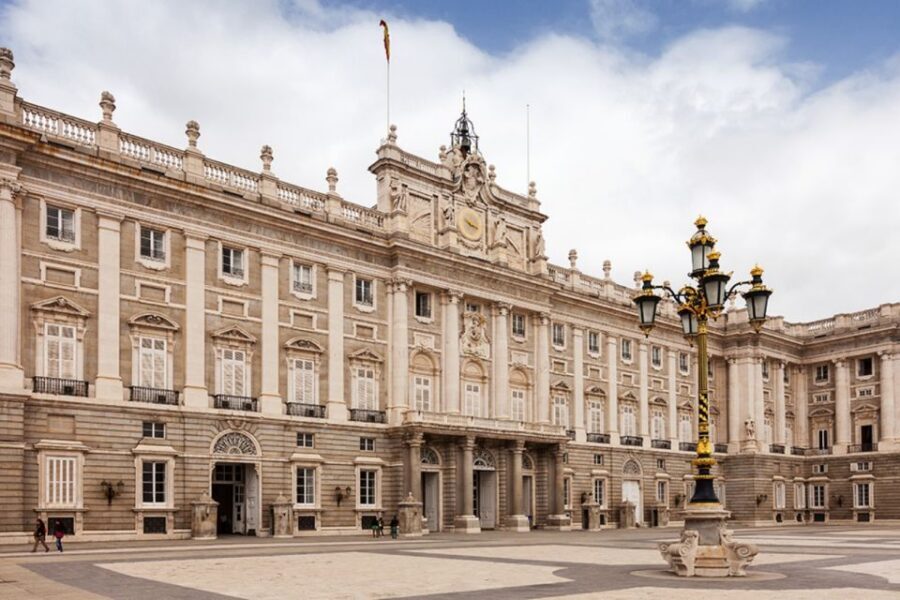 Madrid: Royal Palace VIP Tour with Skip-the-Line Ticket - How the VIP skip-the-line really helps at the Royal Palace