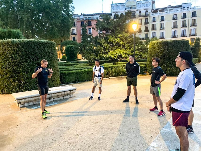 Madrid: Running Sightseeing Tour - Retiro Park photo stops: a calm break built into a fast route