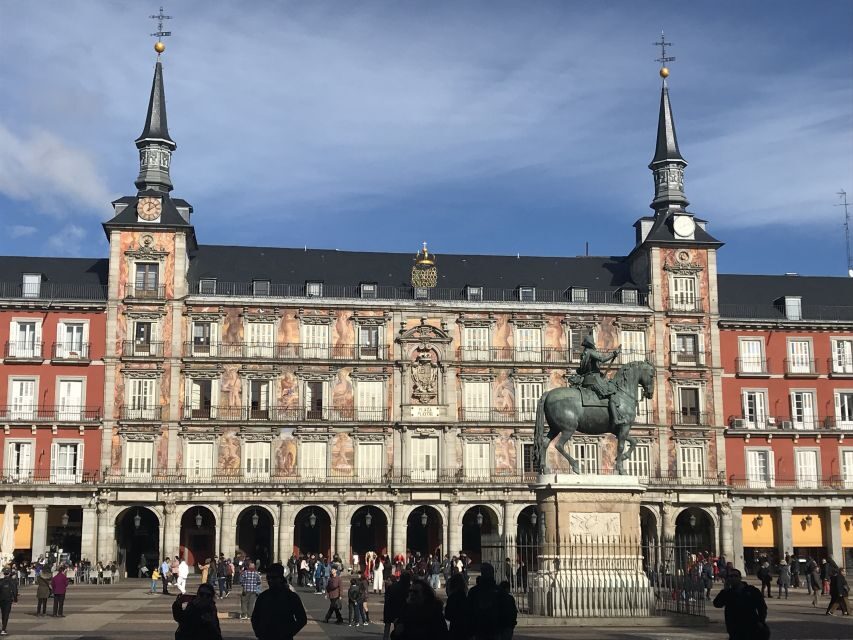 Madrid: Running Sightseeing Tour - Meeting at the Carlos III statue: what you’ll do immediately