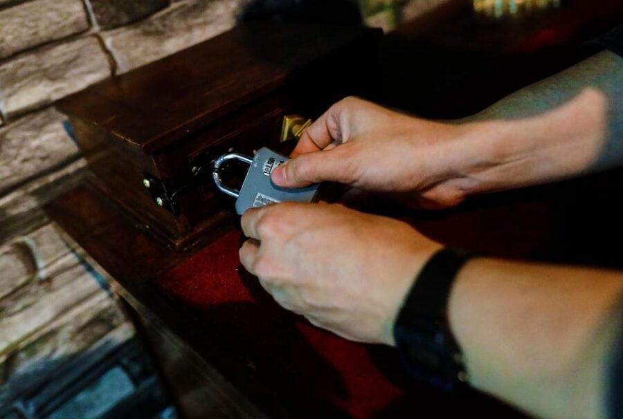 Madrid: Scary Escape Room "The Haunted Box" - The abandoned house experience, with jumpscare effects but no actors
