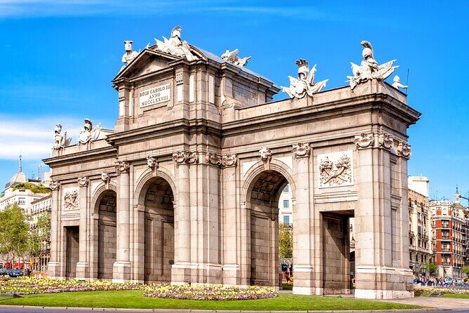 Madrid Scavenger Hunt and Sights Self-Guided Tour - Starting at C. Alcalá 48 and Getting Into the Explorial-App