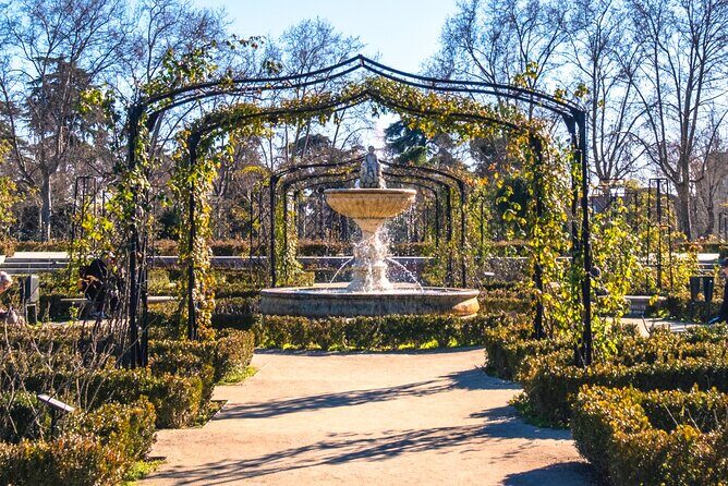 Madrid Scavenger Hunt and Sights Self-Guided Tour - Stop 3: Parque del Retiro for Break Time and Better Recall