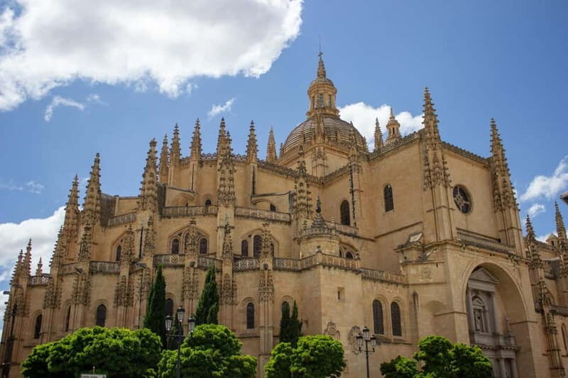 Madrid: Segovia & Ávila Full Day with Alcázar & Wall Tickets - Segovia guided tour: getting your bearings fast