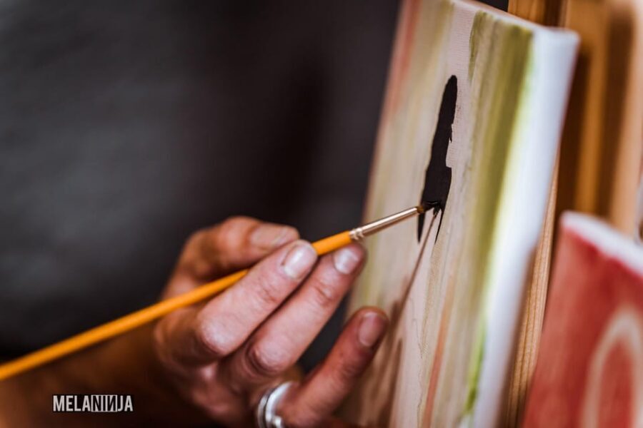 Madrid: Sip&Paint Workshop - The bilingual advantage: easier questions, smoother learning