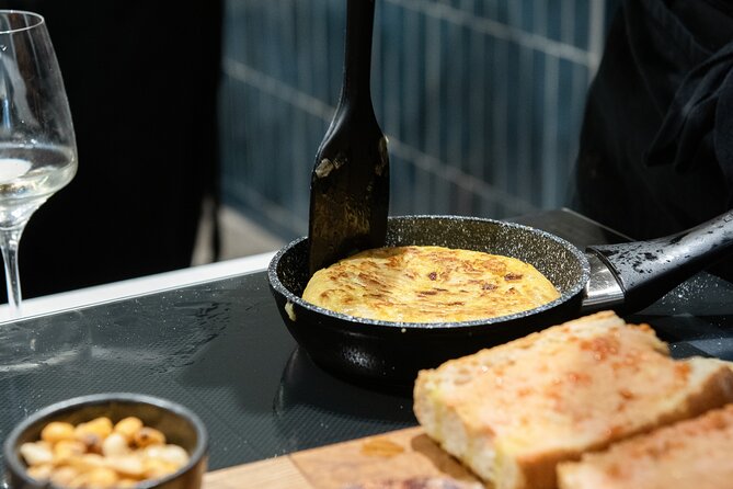 Madrid Spanish Omelet Cooking Class and Bottomless Wine brunch - The communal table moment: sit, eat, and talk without rushing