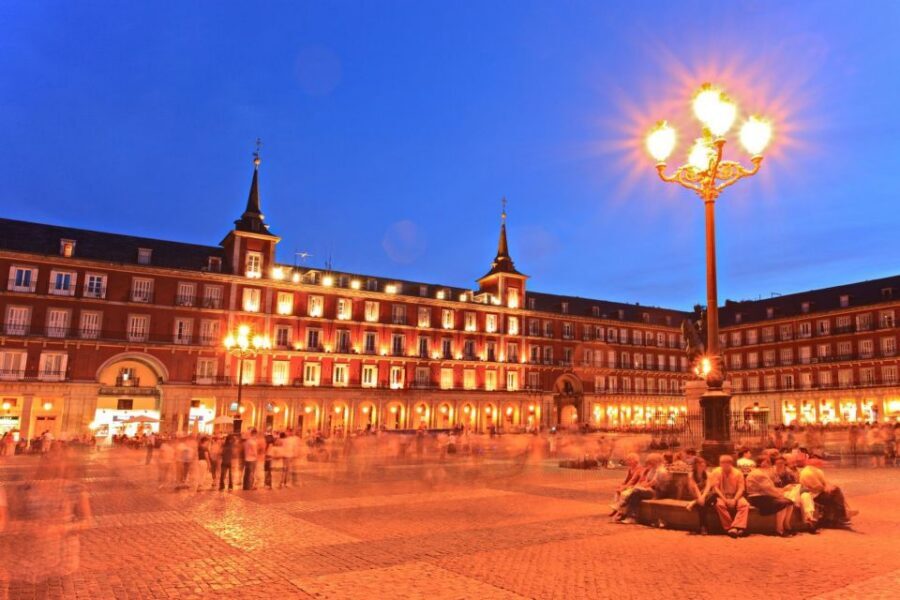 Madrid: Sunset Walking Tour with Optional Flamenco Show - Flamenco Upgrade: Show Plus Dinner Options (Regular vs Premium)