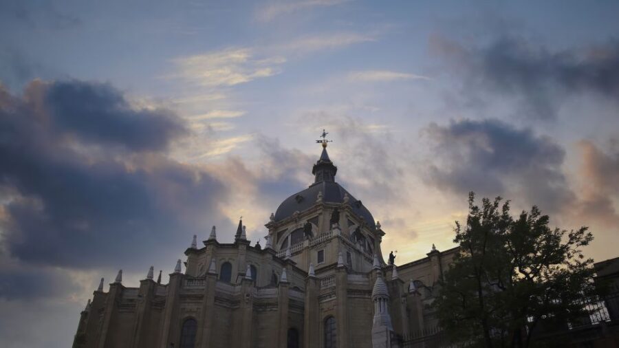 Madrid: Sunset Walking Tour with Optional Flamenco Show - Value Check: Is $27 a Good Deal?