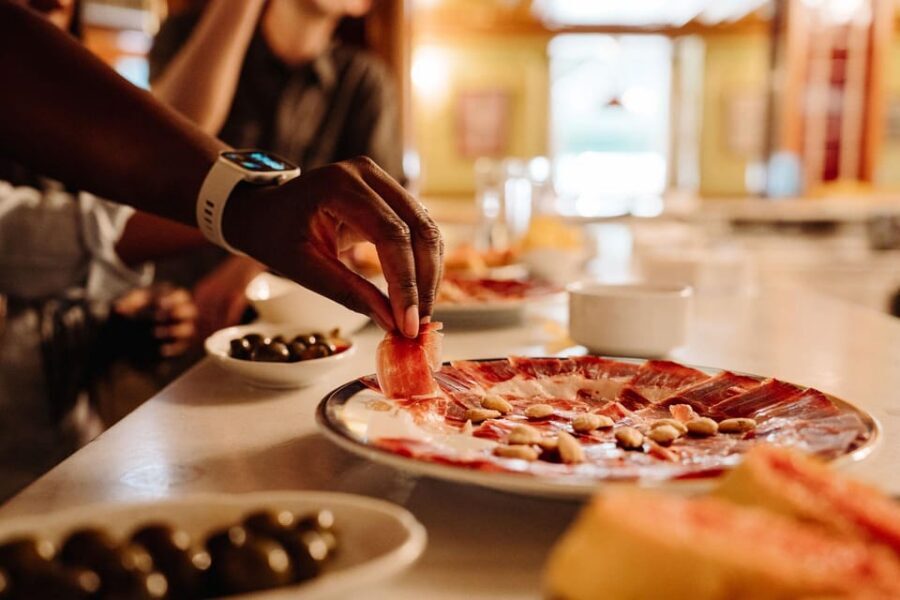 Madrid: Tapas, Taverns & History Tour - Plaza Mayor and Puerta del Sol: photo stops with cultural weight