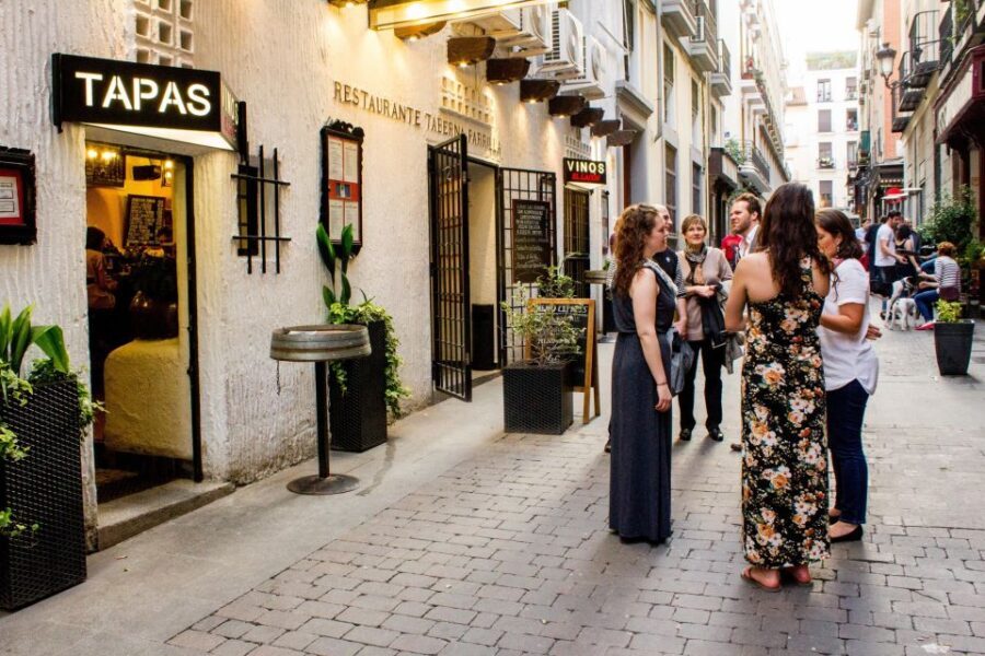 Madrid: Tapas & Wine Tasting Tour with Local Guide - Stop-by-stop: how the tapas crawl plays out in the city center