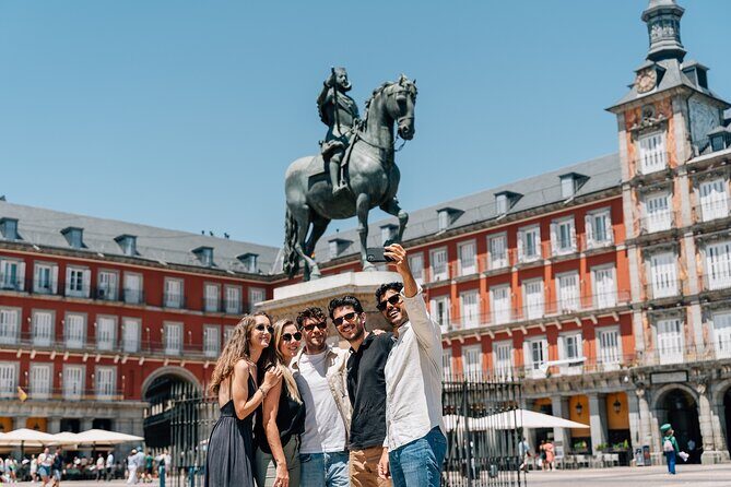 Madrid Tapas & Wine Tour with Rooftop Views and Local Guide - The rooftop finish by Gran Vía: cava and skyline (PM tours)