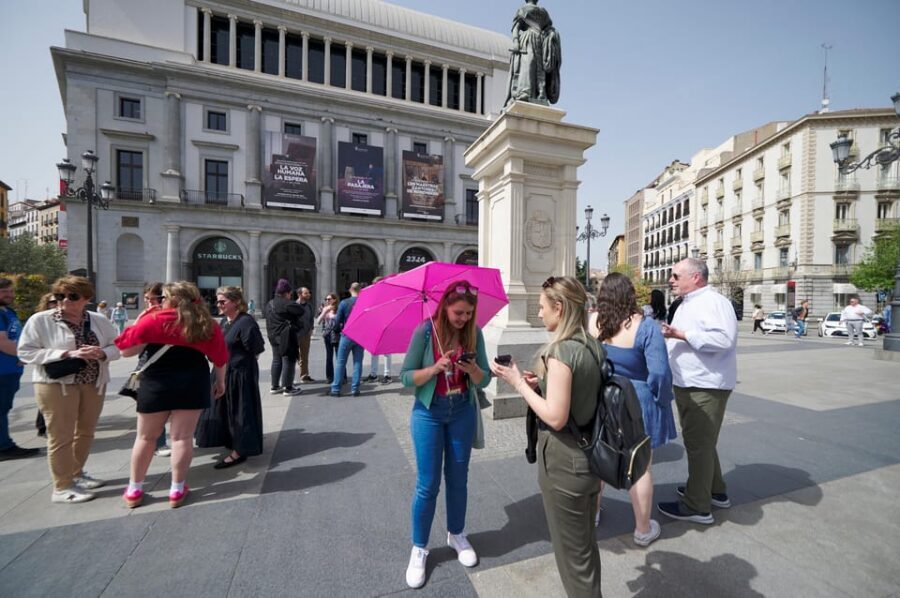 Madrid: The Royal Palace Skip-the-line Guided Tour - Art, Relics, and Objects: How Your Eyes Learn What to Look For