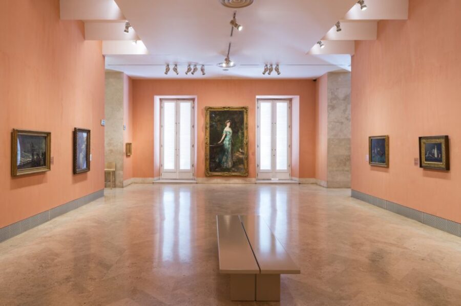 Madrid: Thyssen-Bornemisza Museum Guided Tour & Entry Ticket - The meeting point and the white umbrella detail that saves time