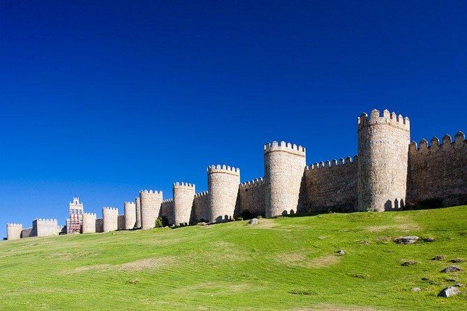 Madrid to Avila & Segovia: Full-Day Highlights Tour - First stop: the drive to the Sierra de Guadarrama