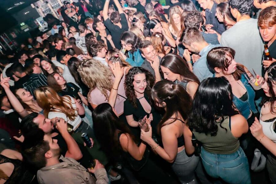 Madrid: Top Pub-Crawl with Drinks and Nightclub Entry - The 5-hour rhythm: welcome shot, bar hops, and a final club push