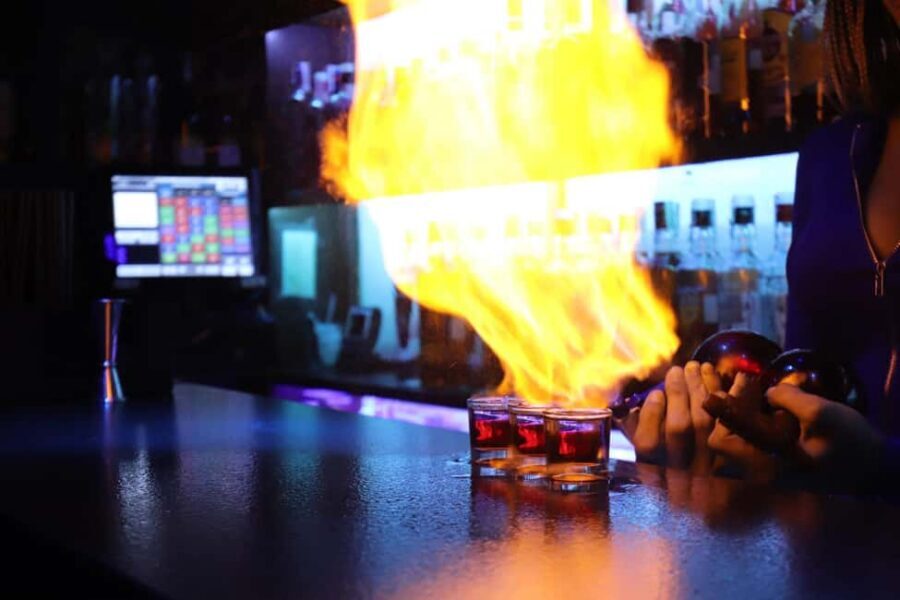 Madrid: Top Pub-Crawl with Drinks and Nightclub Entry - Guides, languages, and the social side that actually works