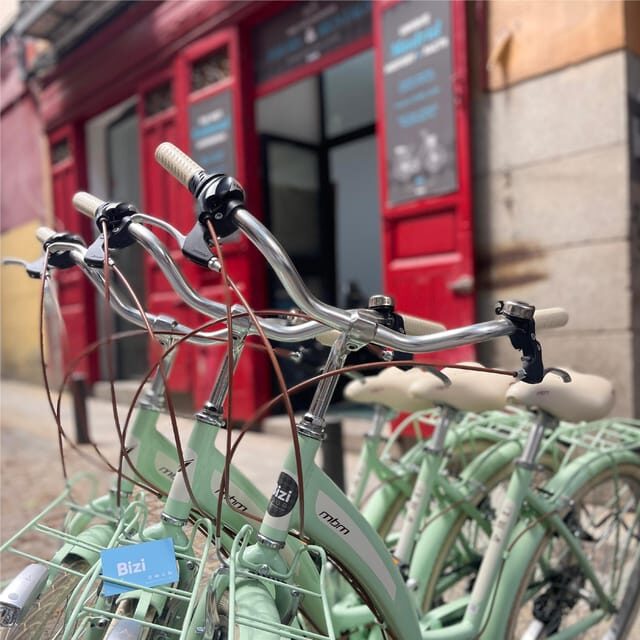 Madrid: Vintage Bike Rental with Tourist Map - Retiro Park: why the longer stop feels worth it