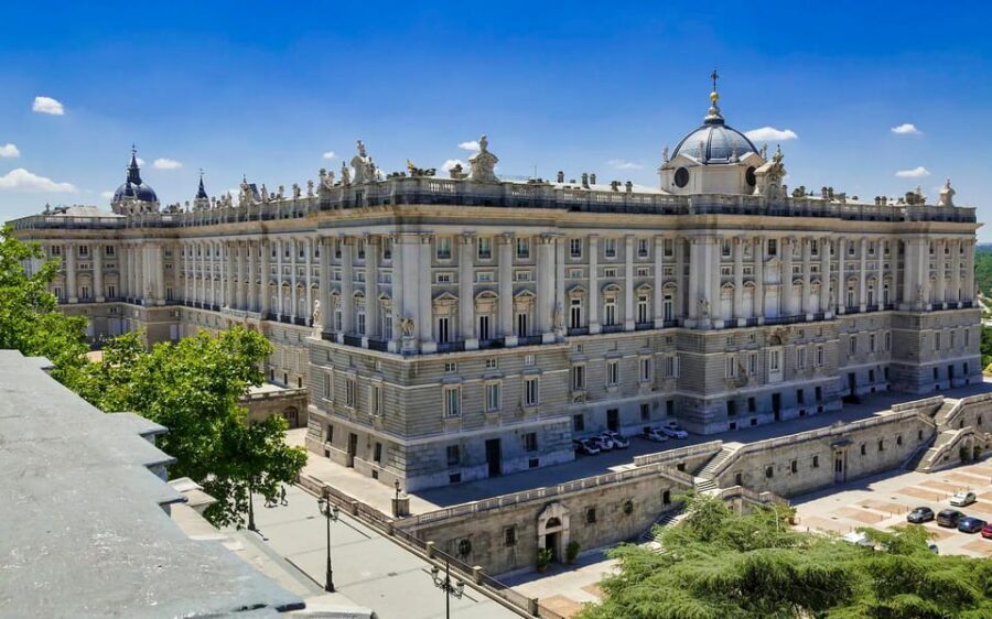 Madrid: VIP Prado Museum & city highlights with Hotel pickup - VIP Prado Museum: where the skip-the-line actually pays off